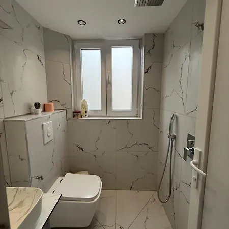 アパート The Capital ティラナ