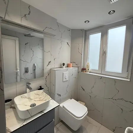 The Capital * ティラナ